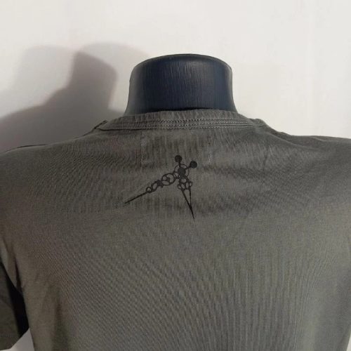 Caractéristique szürke V-nyakú borotvapenge szív mintás póló