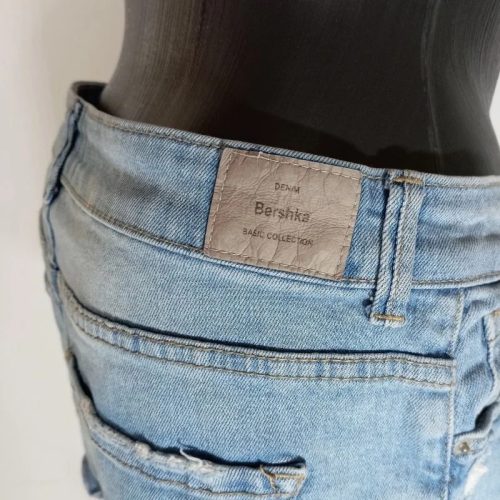 Bershka világoskék szaggatott farmer sort – 38