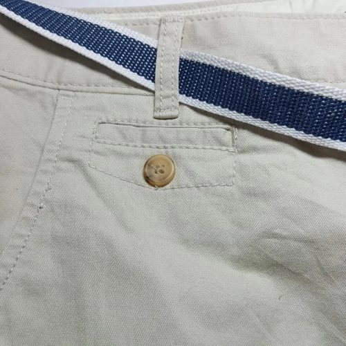 Dockers Soft Short bézs rövidnadrág szövött övvel – EU 48