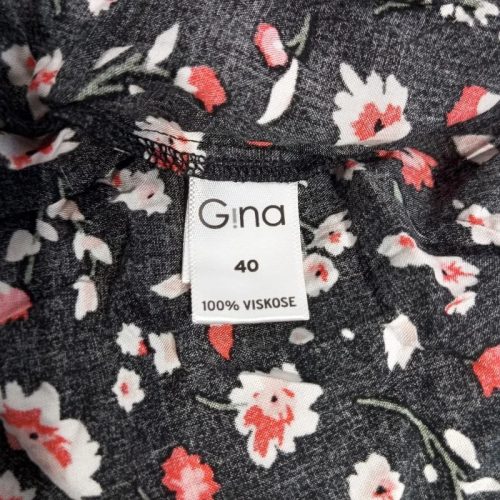 Virágmintás hosszú ujjú viszkóz egész midiruha – fekete alapon Gina 40