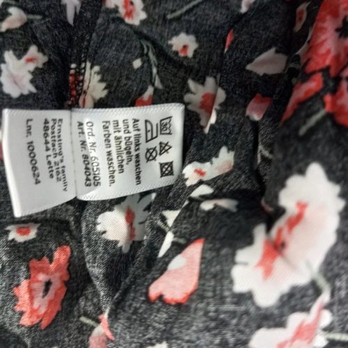 Virágmintás hosszú ujjú viszkóz egész midiruha – fekete alapon Gina 40