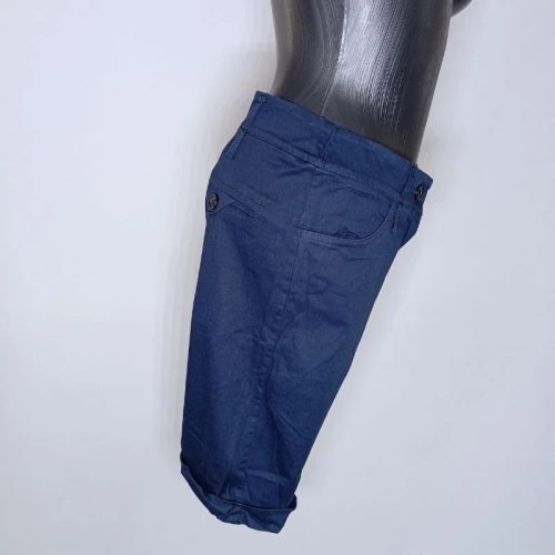 Női térdig érő sötétkék vászonnadrág – kényelmes fazon, elegáns hatás