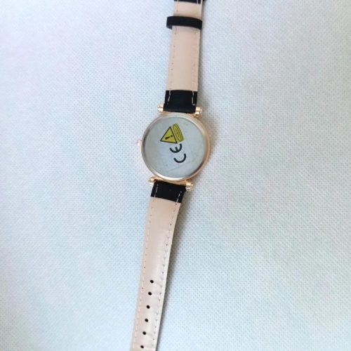 Rózsa arany színű díszített női karóra fekete műbőr szíjjal – 23,5 cm