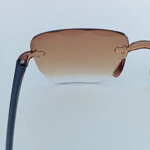 Barna átmenetes lencséjű, barna szárú női napszemüveg – keret nélküli dizájn