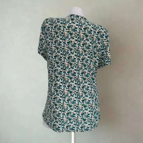 Zöld virágmintás átlapolós felső