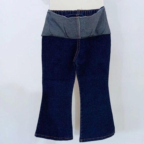 Kislány farmernadrág horgolt virág díszítéssel -128 – trapéz szárú, hímzett