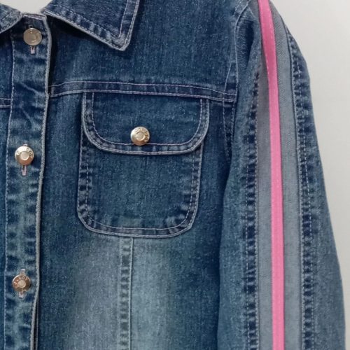 Kislány farmerdzseki rózsaszín csíkos ujjrésszel – 128-134-es, hímzett mintával