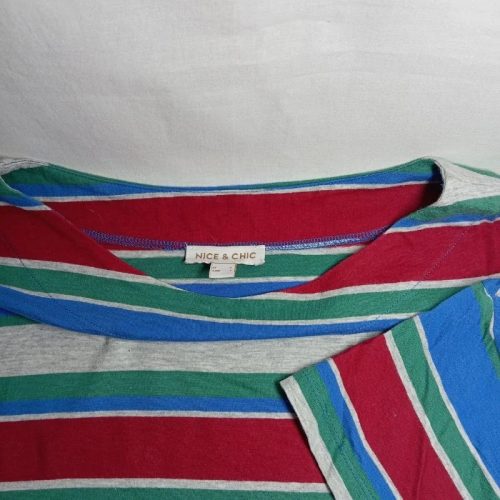 Nice & Chic színes csíkos ejtett vállú oversized póló – L méret