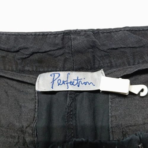 Perfection fekete vászon rövidnadrág – 46