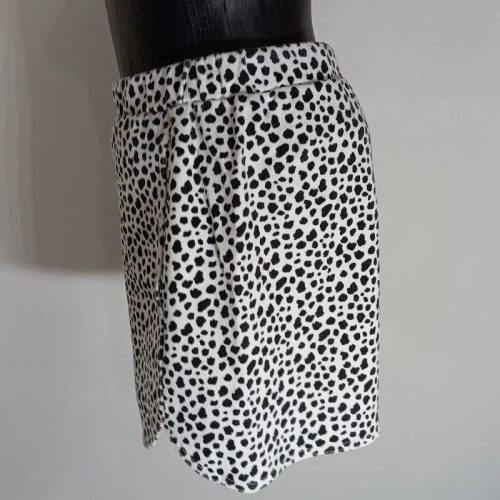 Pimkie női rövidnadrág – fekete-fehér, pöttyös, kerekített szár
