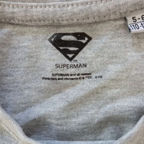 Superman hosszú ujjú gyerek póló – szürke, piros-sárga logóval - 110-1160-os