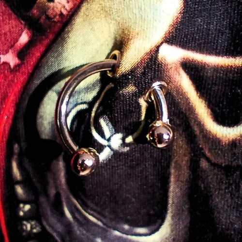 Toxic Toys Rock póló – Koponyás, piercinges 3D minta - S méret