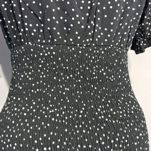 Vera & Lucy pöttyös koktélruha – nőies lendülettel