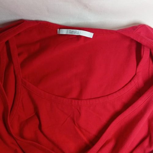 Xanaka – Piros megkötős oldalszabású női top